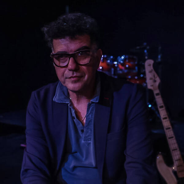Apre il corso di II livello per la composizione delle canzoni con Marco Falagiani